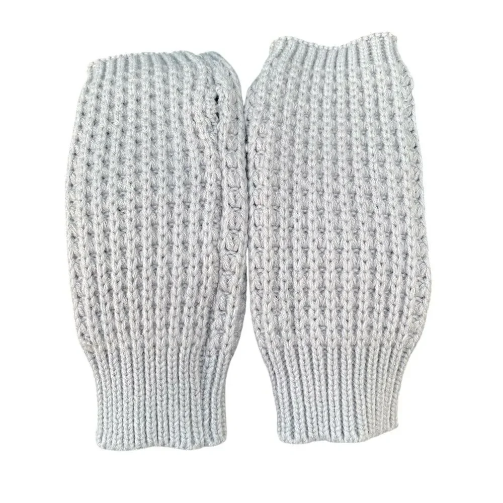 NWT New Adrienne Landau Light Gray Faux Fur Fingerless Gloves/Wrist Warmers. OS
